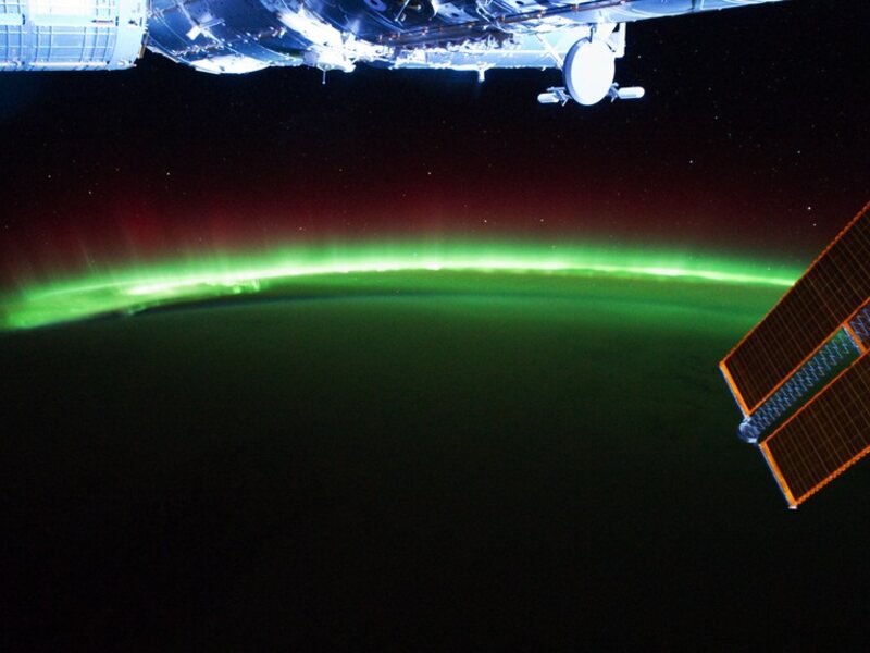Aurora vista desde el espacio durante una tormenta geomagnética