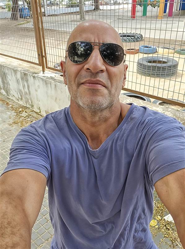 Retrato de Mel al aire libre para acompañar una reflexión sobre running y seguimiento personal.